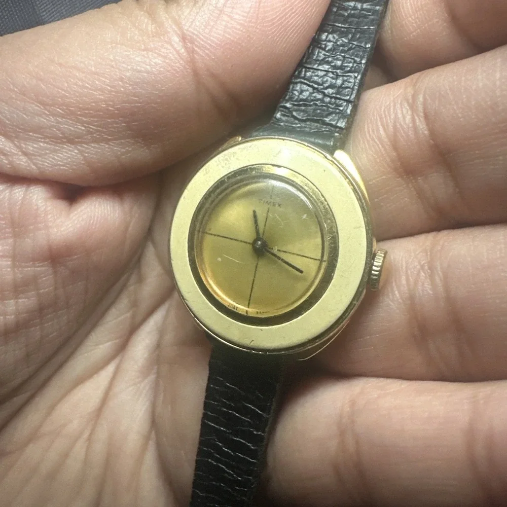 Working Vintage Timex Manual Wind Women's Watch Rare Black Leather 28mm Fit 6.25